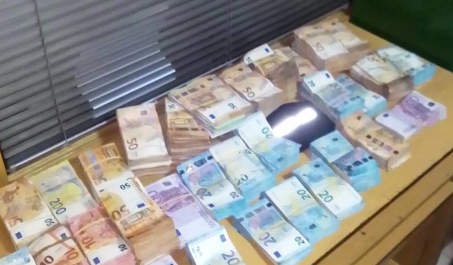 Недекларирана валута за 529 000 евро заловиха на ферибота Оряхово