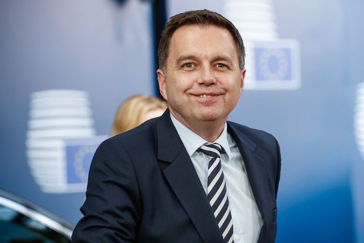 Управителят на Словашката централна банка и член на ЕЦБ е обвинен в корупция