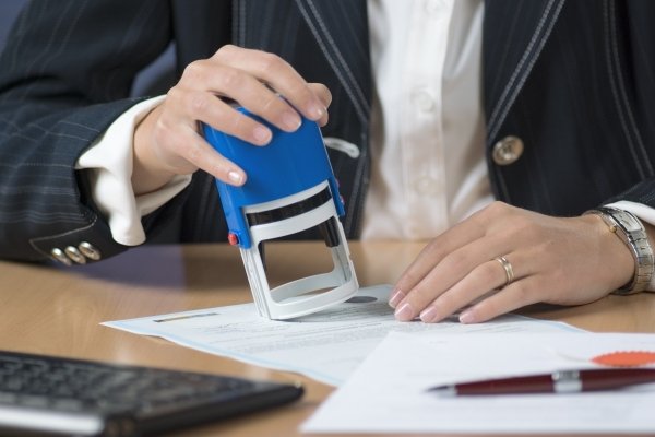 Брутални мошеници оставиха 96-годишен мъж без имоти за 1 милион