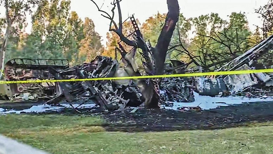 Малък самолет падна край Сакраменто, четирима са в критично състояние