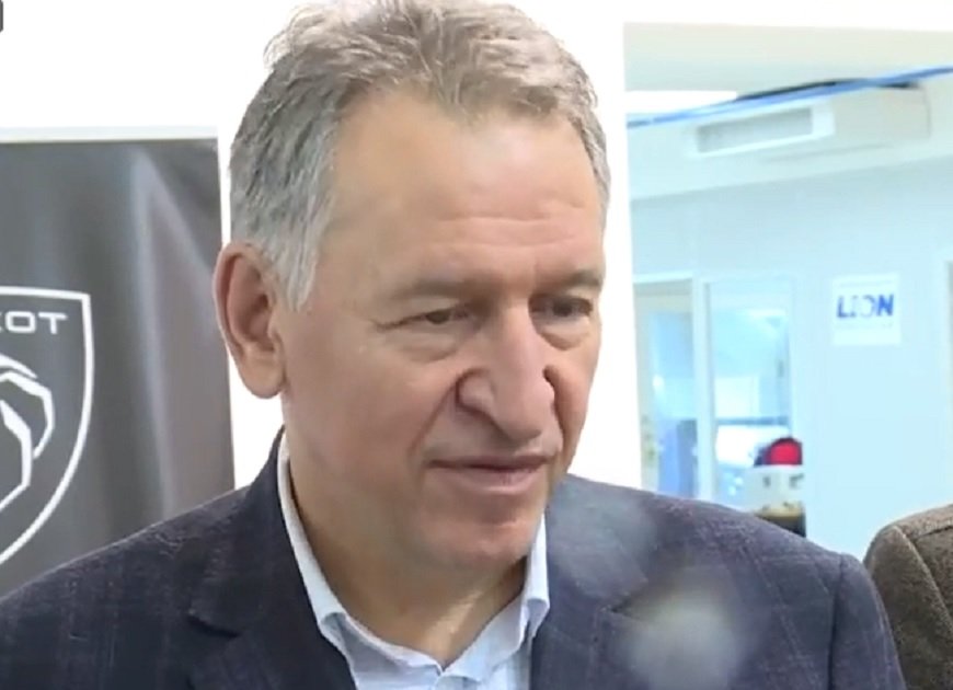 СЛЕД ДЪЖД КАЧУЛКА: Антиваксърът Кацаров затяга мерките срещу COVID-19, обявява ги до часове