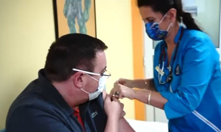 Проф. Костадин Ангелов си сложи трета доза срещу COVID-19