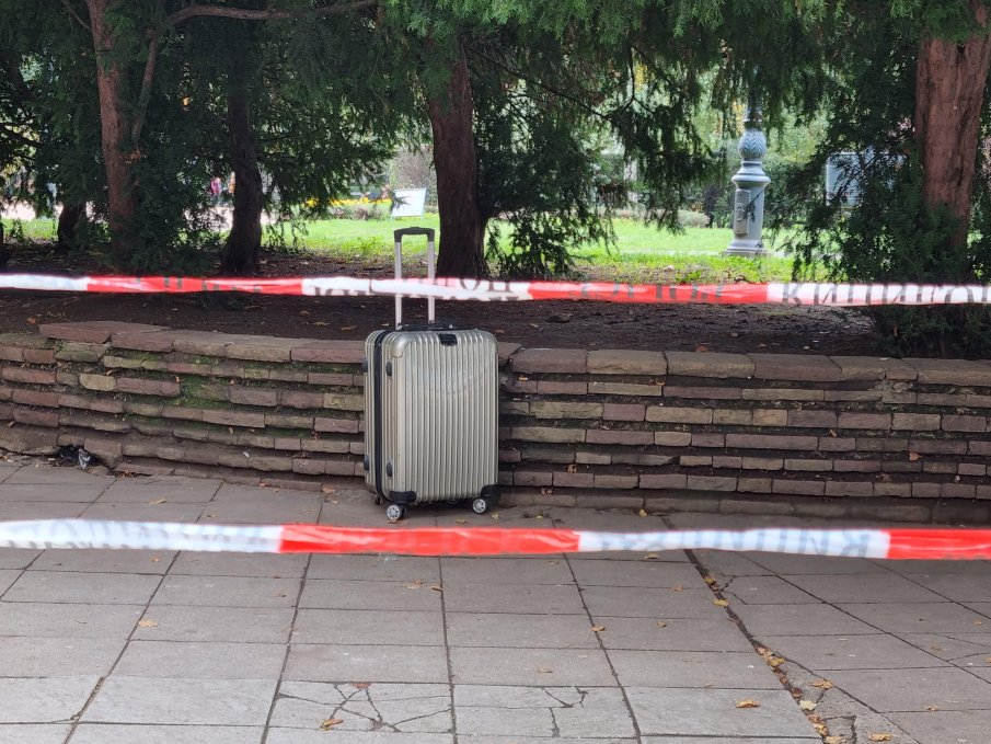 Отцепиха част от центъра на София заради изоставен куфар