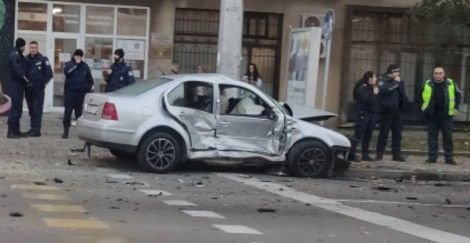 Шофьор е в кома след автомеле във Варна