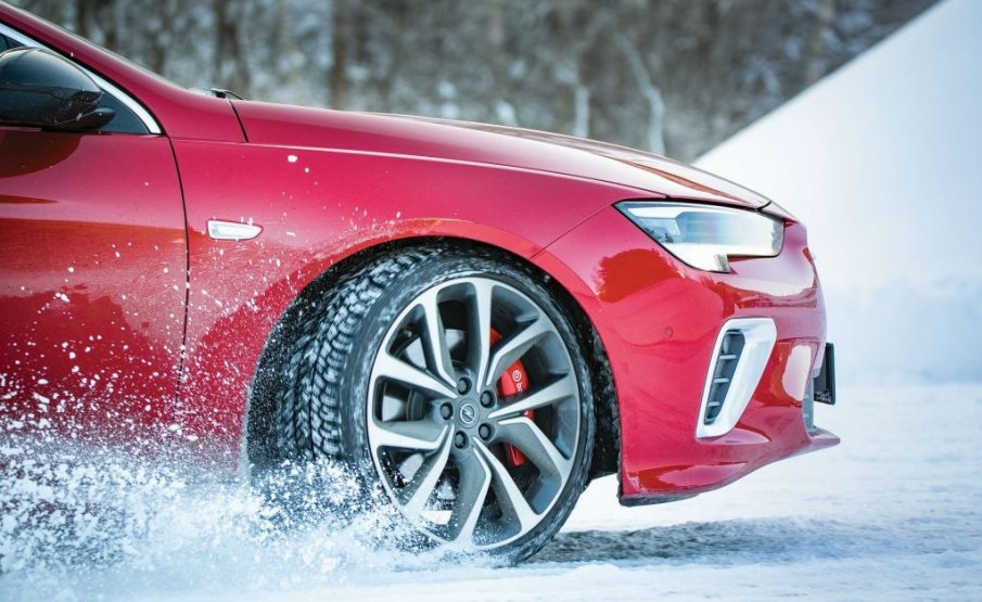 ЧУЙТЕ ЕКСПЕРТИТЕ: Всесезонните гуми са компромис