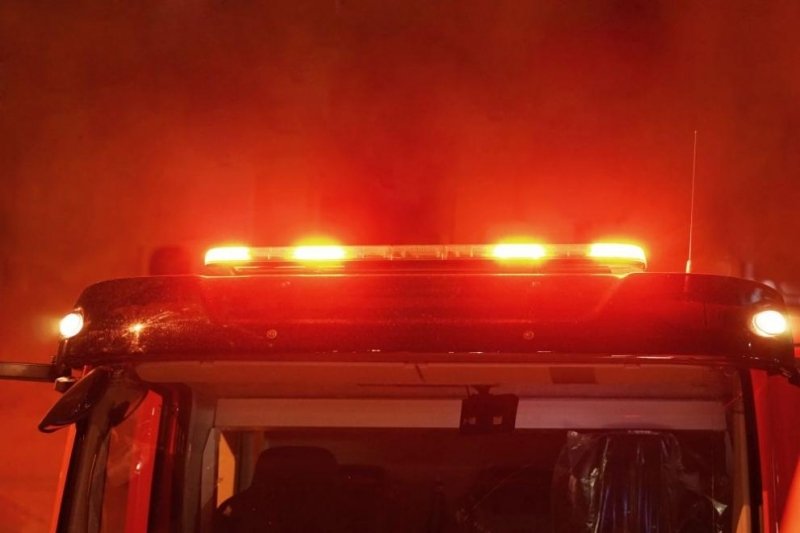 Пожар пламна в полунощ в училище в Карнобат