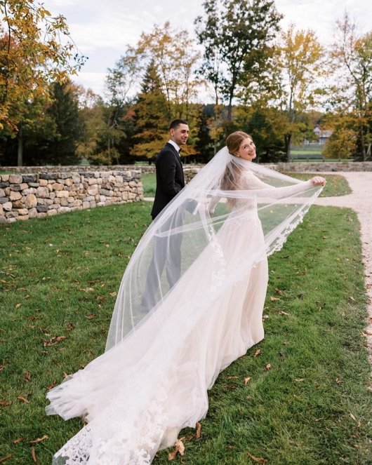 Ето кой уши сватбената рокля на дъщерята на Бил Гейтс (СНИМКИ)