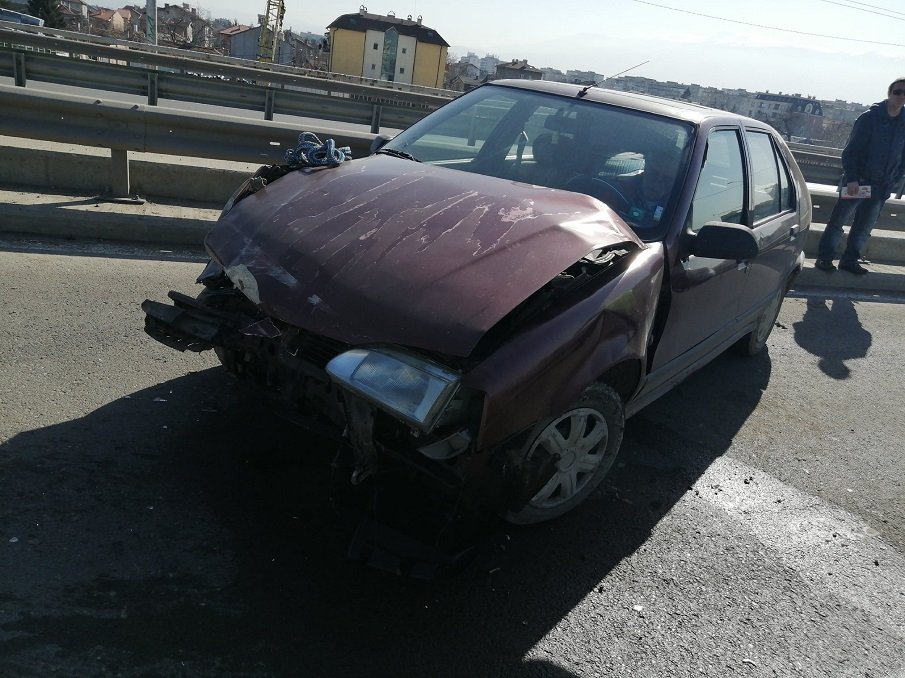 Млад мъж загина при тежка катастрофа в София