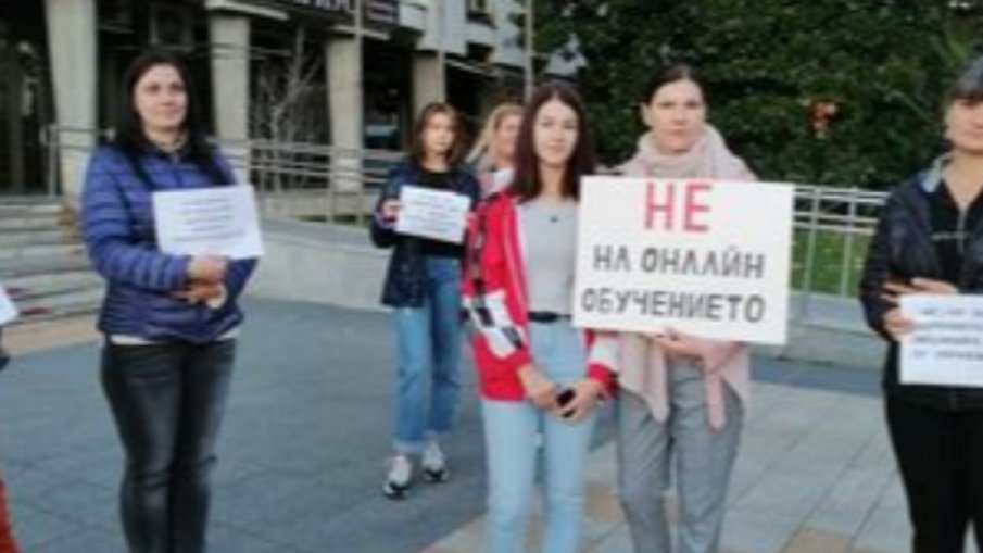 Родители от Пловдив излизат на протест срещу онлайн обучението на децата