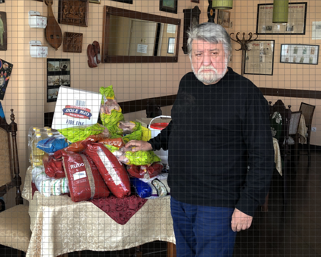 Вежди Рашидов направи днес лично дарение от голямо количество хранителни