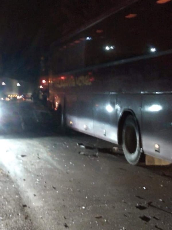 Кола и автобус се помляха край Бобов дол, шестима са пострадали