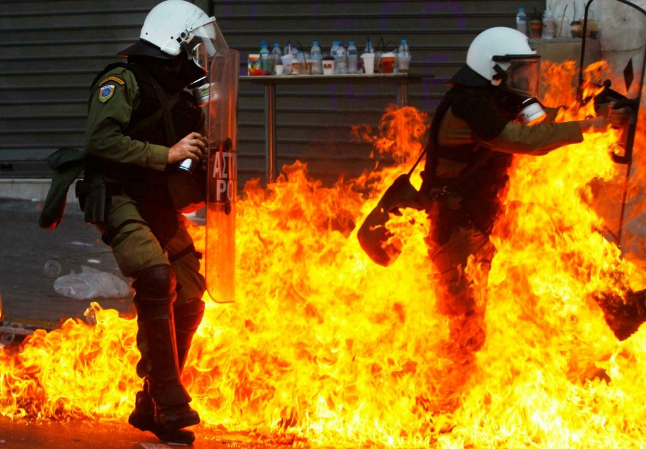 Полицаи убиха млад ром в Атина. Градът пламна