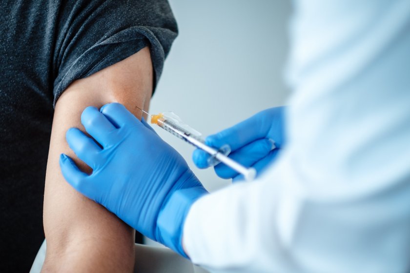 Интересът към ваксинацията в Дупница е убийствено слаб