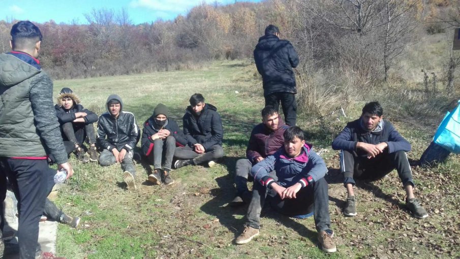 Задържаха 15 мигранти край Чирпан и Стара Загора