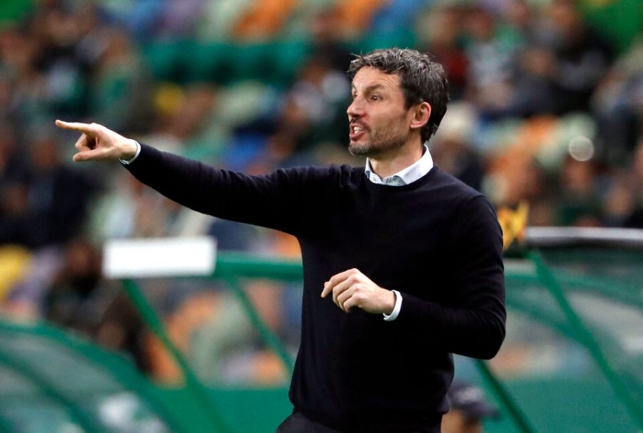 Волфсбург уволни Ван Бомел