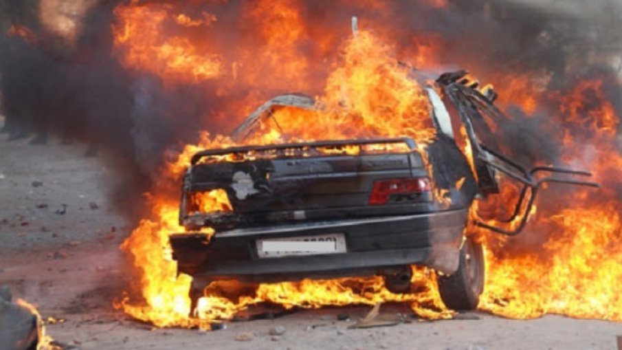 ОТ ПОСЛЕДНИТЕ МИНУТИ: Кола пламна в движение на магистрала Тракия