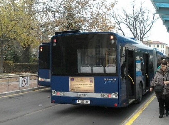 Наказват шофьор на градския транспорт в Бургас, минал на червен светофар