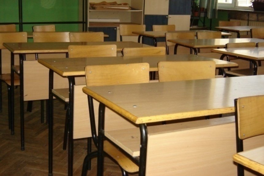 Над 50% от учениците от 5 до 12 клас в Сливен и Нова Загора се върнаха в класните стаи