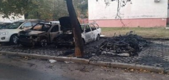 Огромен пожар се е разразил късно снощи във Варна. Изгорели