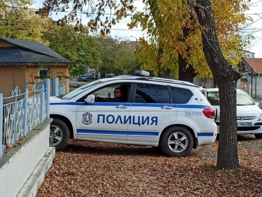 В Районни полицейски управления в Бургас, Средец и Камено са