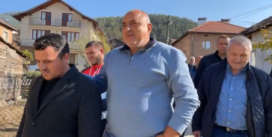 ИЗВЪНРЕДНО В ПИК TV! Борисов от Якоруда: Тези, които една тухла не са сложили, ни пришиват към ДПС. Да дойдат в Благоевградска област да видят каква война е между ГЕРБ и ДПС (СНИМКИ/ОБНОВЕНА)