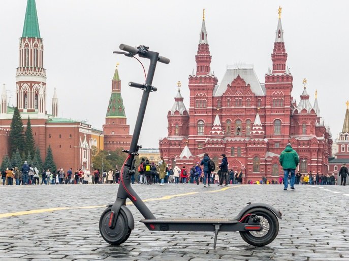 Забраняват тротинетките на Червения площад