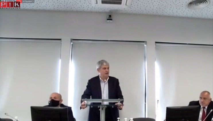 Представители на провеждат важна с Конфедерация на независимите синдикати в