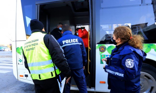 Полицаи и контрольори провериха 4838 превозни средства в София, пишат актове