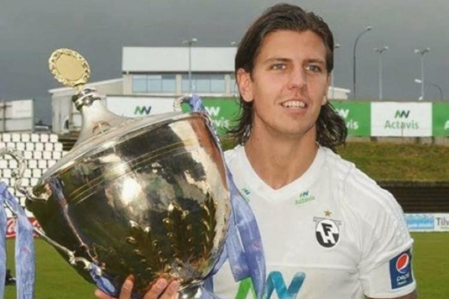 НОВ КОШМАР: Пореден футболист колабира от сърдечен арест