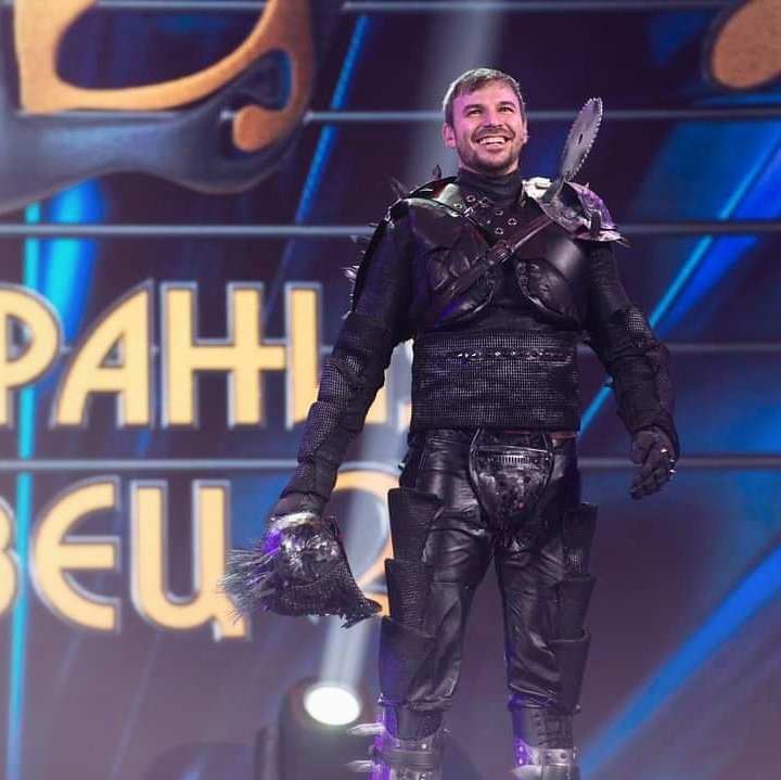 Ивайло Захариев погреба майка си и излезе на сцената да пее