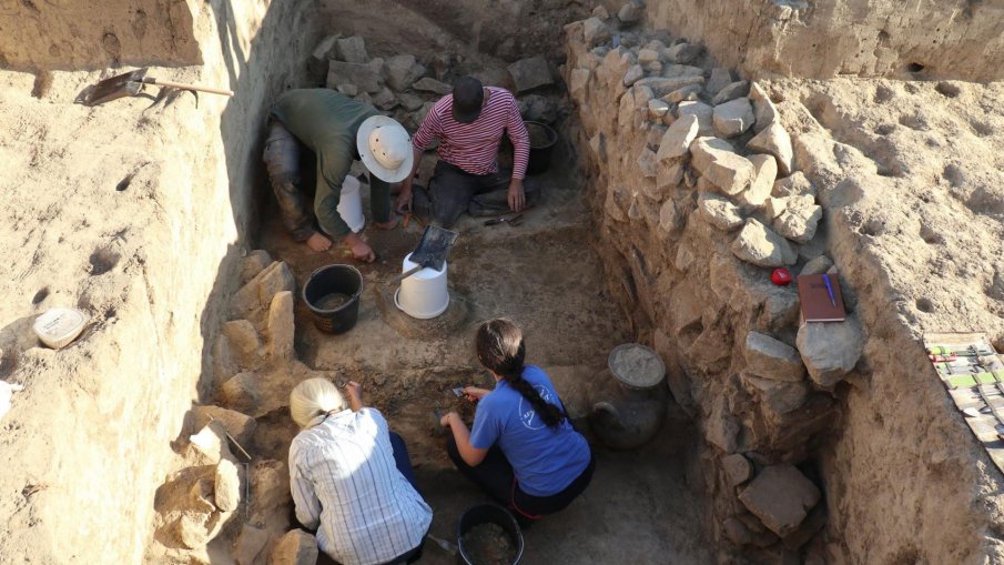НАХОДКА: Откриха тракийска гробница край село Новград