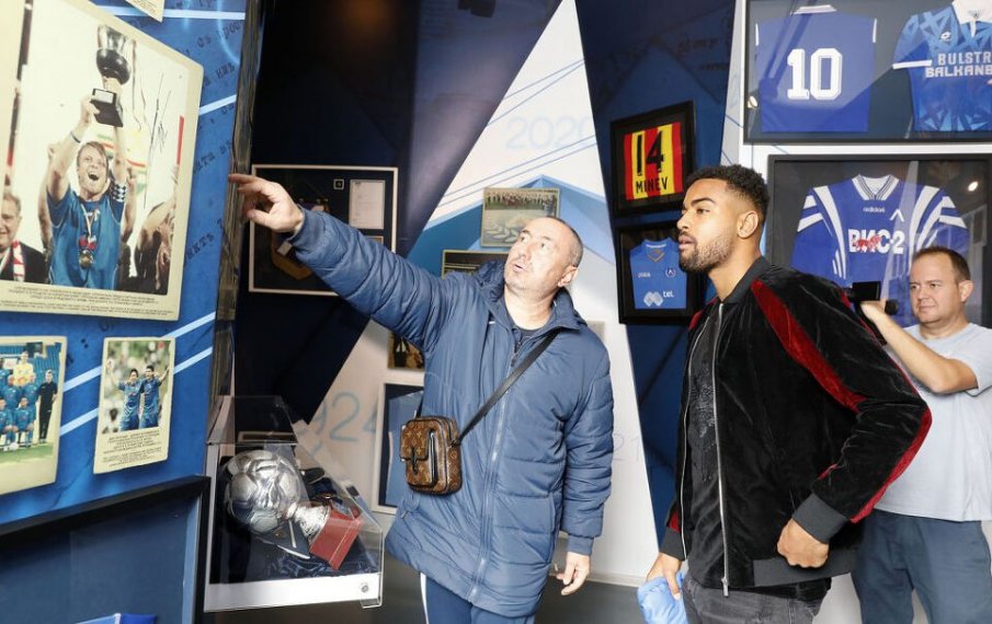 Мъри стана гид на шведски национал