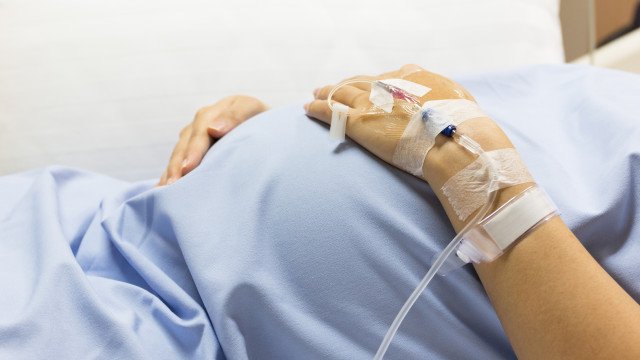 ОГРОМНА ТРАГЕДИЯ: Родилка почина в болницата в Кърджали