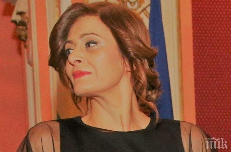 САМО В ПИК И РЕТРО: Ген. Деси пръсна 100 бона за тоалети (СНИМКИ)