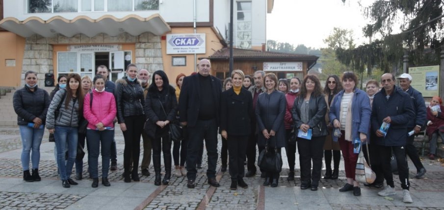 Кандидатът за вицепрезидент Невяна Митева посети историческата местност Петрова нива