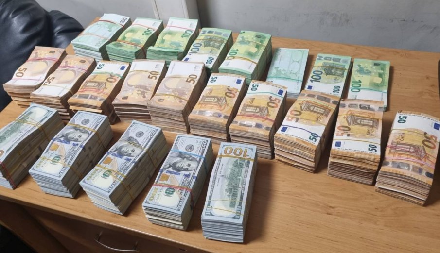 УДАР: Митничари от Капитан Андреево откриха недекларирана валута за над 1 милион лева (ВИДЕО)