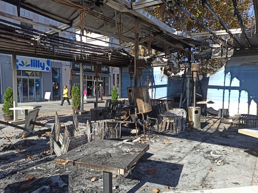 Арестуваха пиромана, подпалил най-известното кафене в Бургас