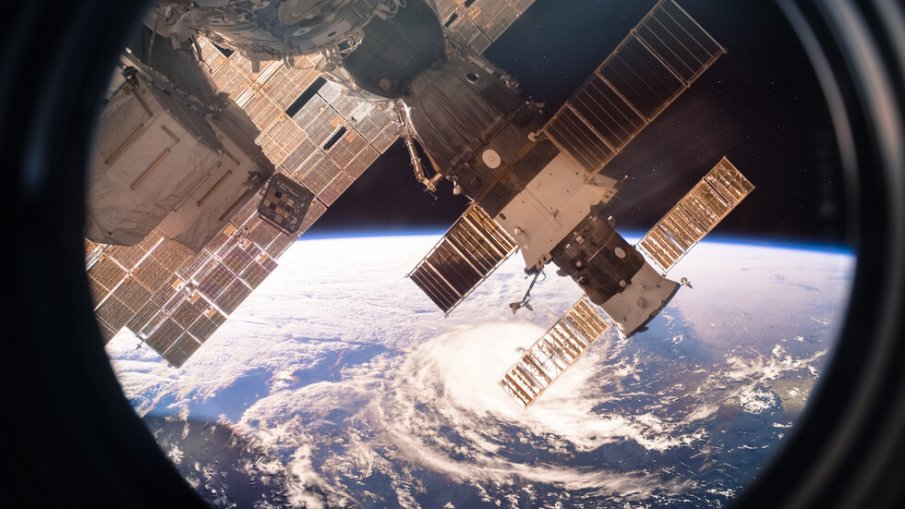 БИТОВА ДРАМА: „Спейс Екс“ се прибира на Земята по памперси