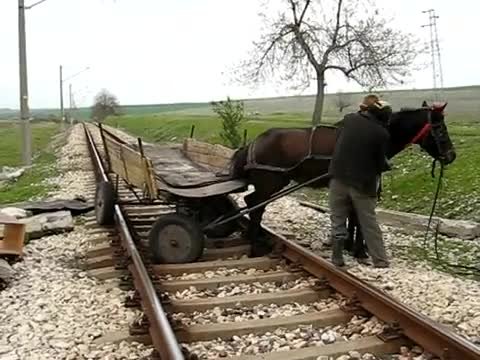 Бързият Варна-София е блъснал в Нова Загора, съобщават от Областната