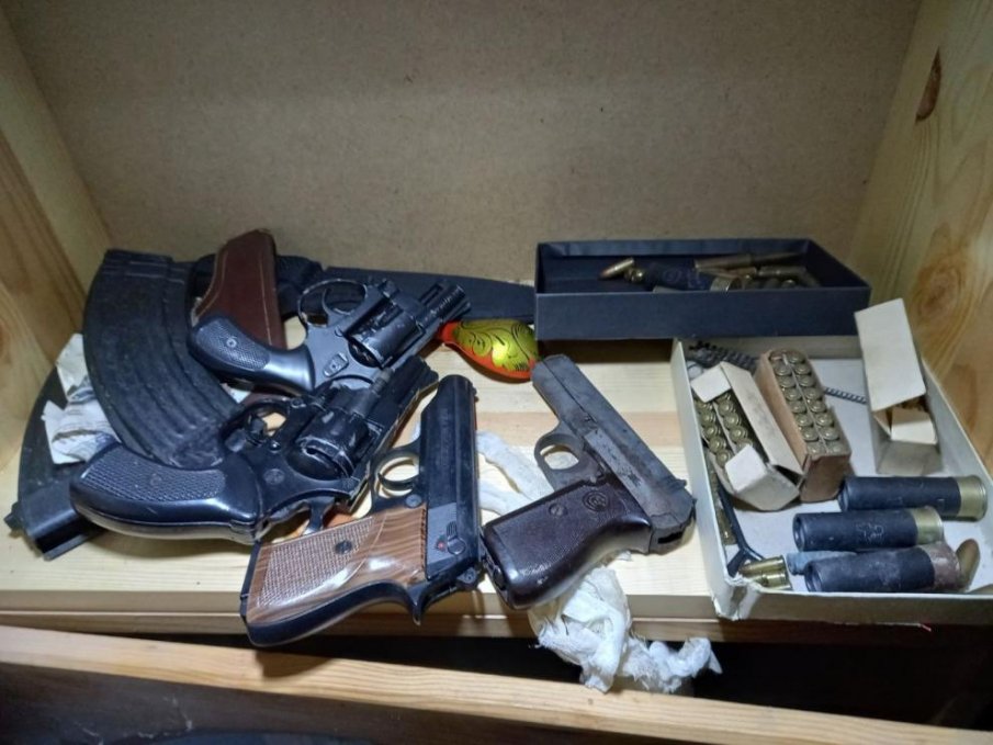 Разкриха наркооранжерия в Бистрица