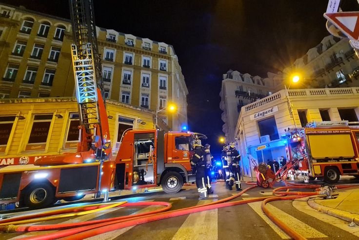 Пожар в хотел на Френската Ривиера - има ранени