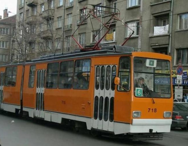 София осъмна с трамваи и автобуси в движение