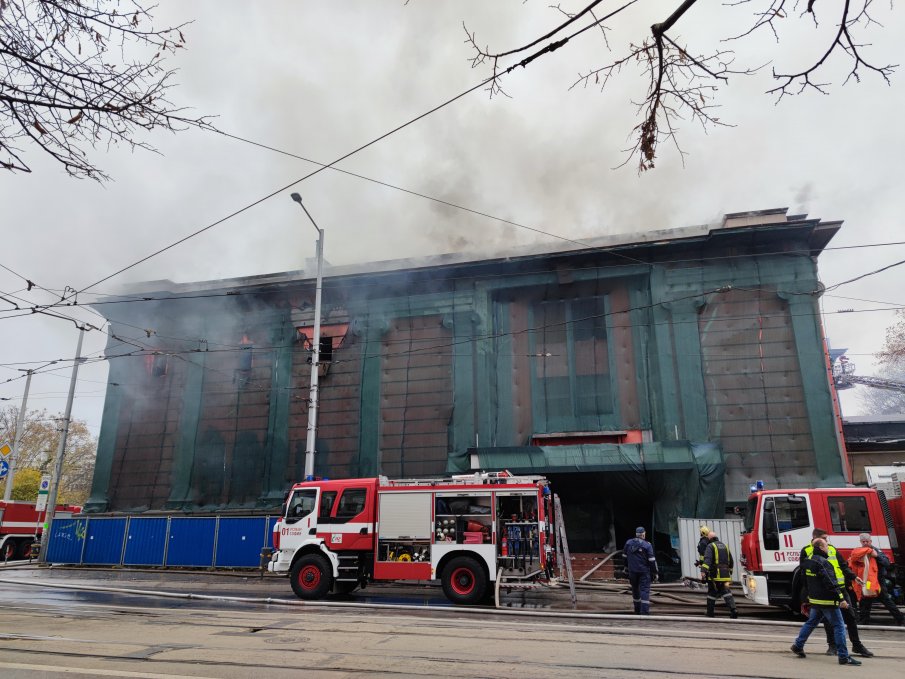 Прокуратурата разследва умишлен палеж на сградата на бившата чалготека Син Сити