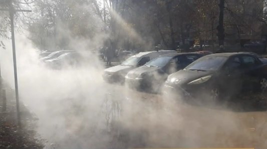 Хиляди литри гореща вода заляха две улици в Пловдив