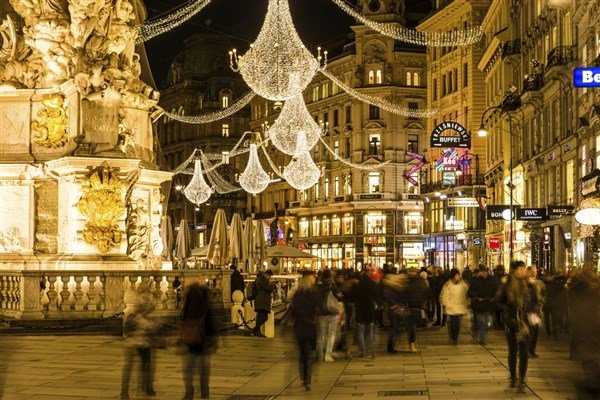 Въпреки въведените противоепидемични ограничения във Виена, 30 търговски улици в