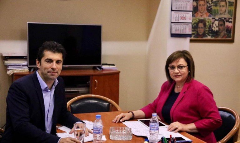 Лидерът на БСП в оставка Корнелия Нинова информира, че срещите