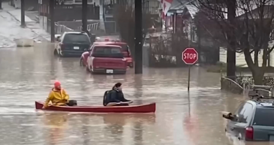 Големи наводнения в Малайзия, повече от 21 хиляди души са били принудени да напуснат домовете си