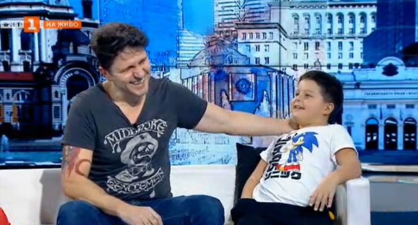 ХИТ: Синът на Блатечки с първо тв интервю - Борил разсмя зрителите на БНТ с маймунджилъци (СНИМКИ)