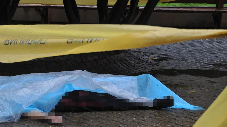 Откриха тяло на мъж под кола в Монтанско