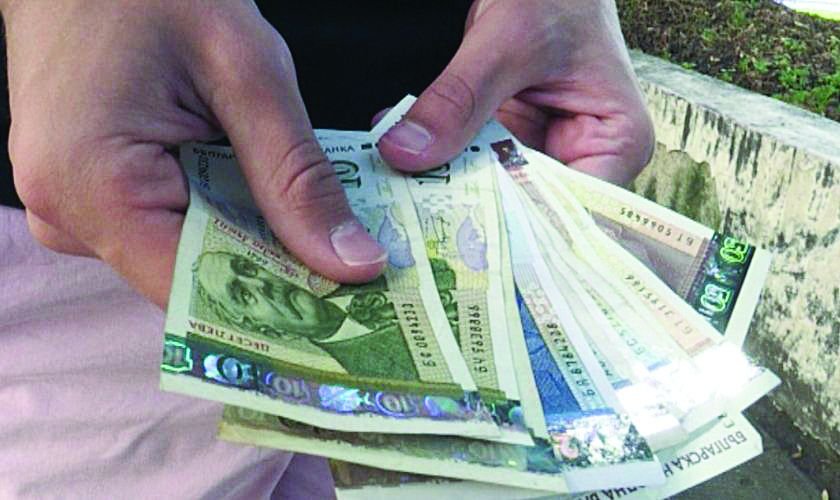 Бързите заеми нараснаха с половин милиард за година